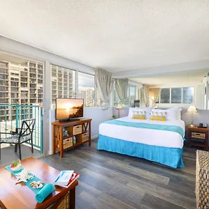 Beautiful In The Heart Of Vibrant Waikiki Apartment